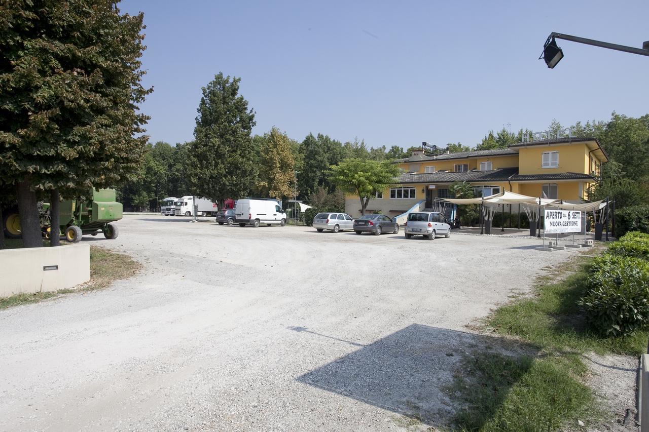 La Quercia Hotel Con Ristorante San Giovanni in Croce المظهر الخارجي الصورة